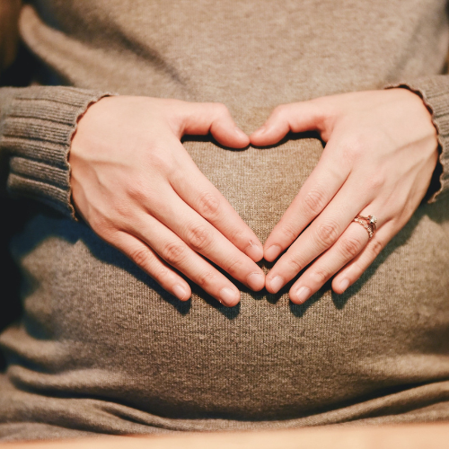The Benefits of Almonds and Walnuts During Pregnancy: A Nutritional Guide for Expecting Mothers